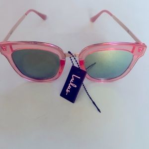 Lulu’s cat eye sunglasses. Pink, rose gold frames. New